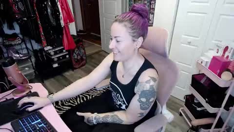 Genny Rock   and  online show from September 20, 2025, 12:33 am