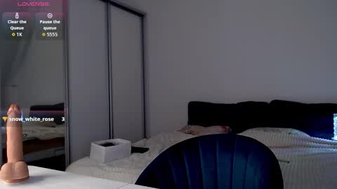 Chrisa online show from November 24, 2025, 3:39 am