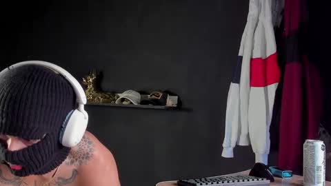 independent model online show from March 20, 2026, 8:03 pm