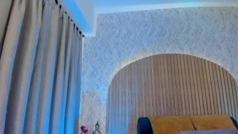 Kendal  online show from April 13, 2026, 1:44 am