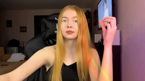 Amelia online show from November 13, 2025, 5:39 am