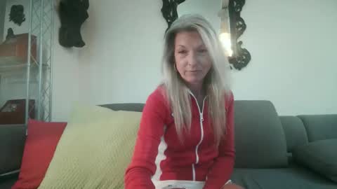 germansweety online show from October 4, 2025, 2:15 pm