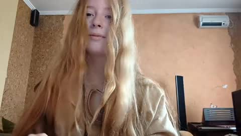 Snapshot of gertrudisturbe chatting on April 28, 2026, 11:21 pm Kate online show from April 28, 2026, 11:21 pm