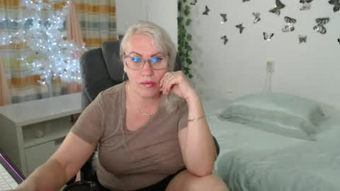 Snapshot of ghertrudequeen chatting on June 17, 2026, 4:37 am Ghertrudequeen online show from June 17, 2026, 4:37 am