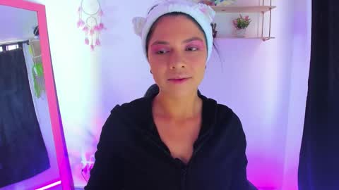 giaaaa   online show from March 28, 2026, 9:03 pm