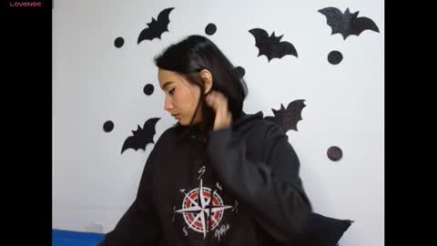 Gia Lee online show from October 24, 2025, 2:30 am