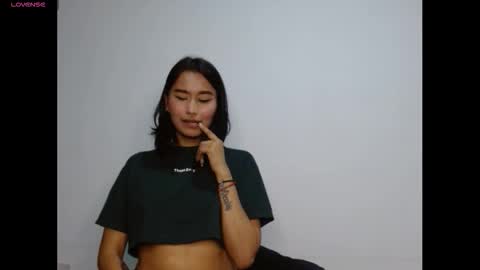 Gia Lee online show from November 7, 2025, 2:55 am