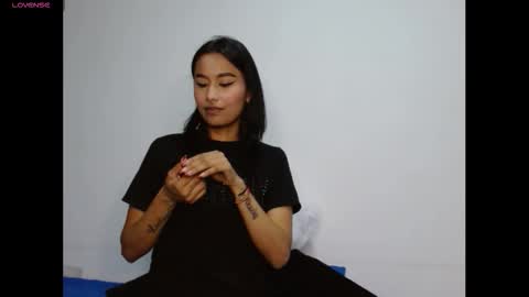 Gia Lee online show from November 19, 2025, 2:11 am