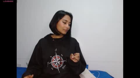 Gia Lee online show from December 3, 2025, 3:47 am