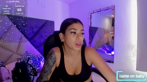 Gia  online show from October 22, 2025, 12:05 pm