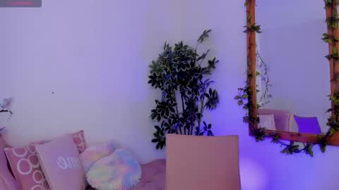 Gia  online show from November 12, 2025, 6:19 pm