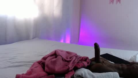 Gia online show from October 1, 2025, 3:18 pm