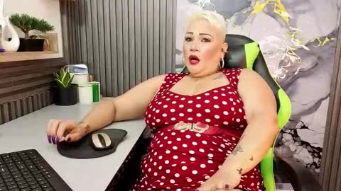 Snapshot of gianellacox chatting on March 10, 2026, 10:20 am online show from March 10, 2026, 10:20 am