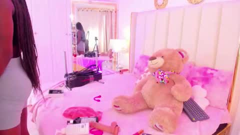 Snapshot of gianinalewis chatting on January 7, 2026, 8:44 pm Gianina online show from January 7, 2026, 8:44 pm