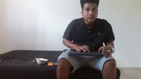 Snapshot of giant_feet chatting on June 19, 2026, 8:23 pm BOSS online show from June 19, 2026, 8:23 pm