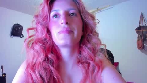 GiaRoussel online show from June 8, 2026, 7:58 pm