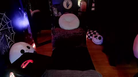 Giggles online show from December 27, 2024, 7:03 pm