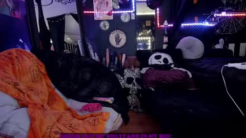 Giggles online show from February 18, 2025, 9:20 pm