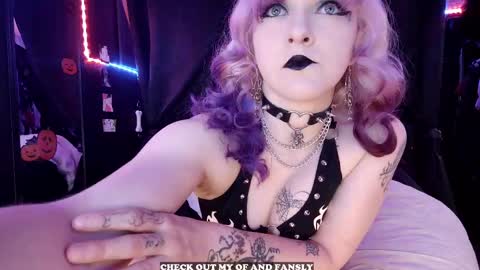 Giggles online show from September 22, 2025, 5:59 pm