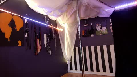 Giggles online show from March 28, 2026, 4:06 pm