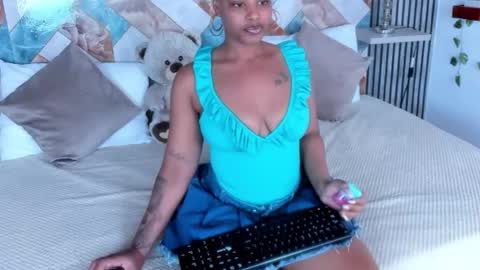 Snapshot of gigi_mane chatting on October 18, 2025, 7:03 pm gigi_mane online show from October 18, 2025, 7:03 pm