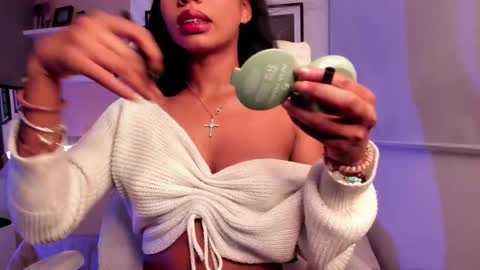 GIGI online show from November 13, 2025, 4:33 am