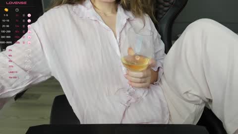 gigihadd online show from December 24, 2024, 7:00 pm