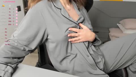 gigihadd online show from December 27, 2024, 8:28 pm