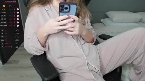 gigihadd online show from January 20, 2025, 4:12 pm