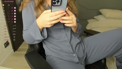 gigihadd online show from January 23, 2025, 5:52 pm