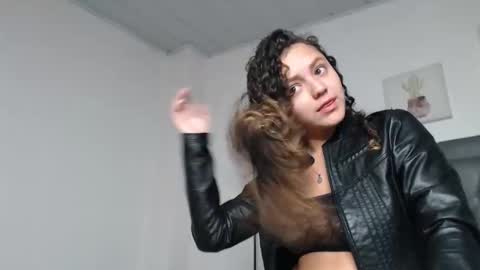 Giia  online show from November 14, 2025, 7:45 pm