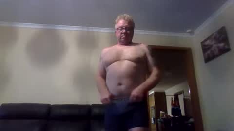 gimmmieoooo online show from May 12, 2026, 8:33 am