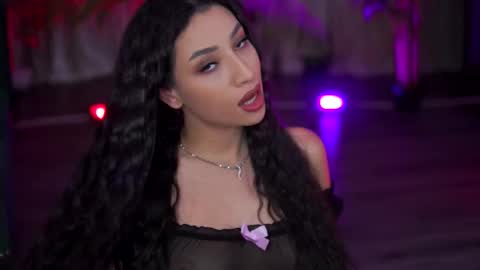 Gina online show from September 17, 2025, 7:04 pm