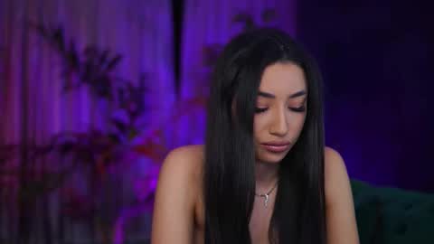 Gina online show from November 19, 2025, 7:58 pm