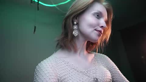        im expecting 350 thumbs up on my altar   online show from November 9, 2025, 10:19 pm