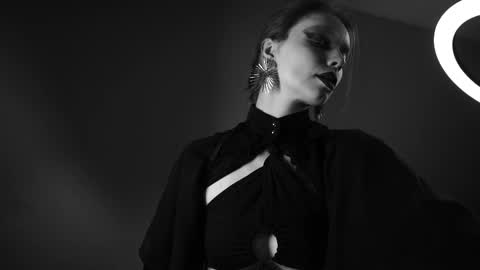        im expecting 350 thumbs up on my altar   online show from March 20, 2026, 10:25 pm