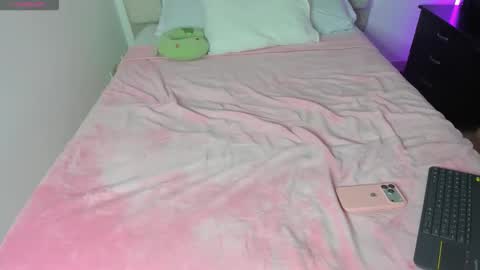 Sophie online show from December 16, 2025, 1:21 am