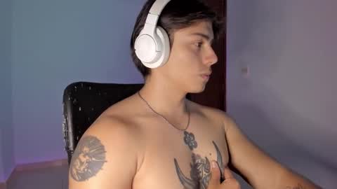 Snapshot of gio_russo chatting on October 22, 2025, 10:53 pm GioRusso online show from October 22, 2025, 10:53 pm