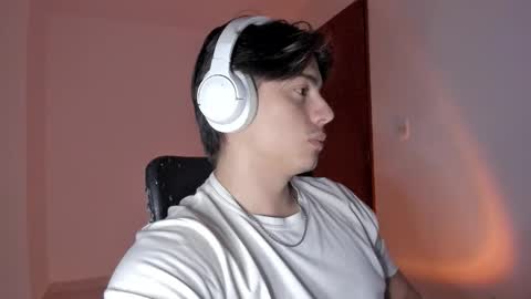 Snapshot of gio_russo chatting on October 28, 2025, 4:38 am GioRusso online show from October 28, 2025, 4:38 am