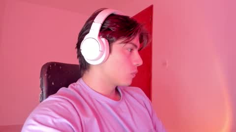 Snapshot of gio_russo chatting on October 29, 2025, 9:16 pm GioRusso online show from October 29, 2025, 9:16 pm