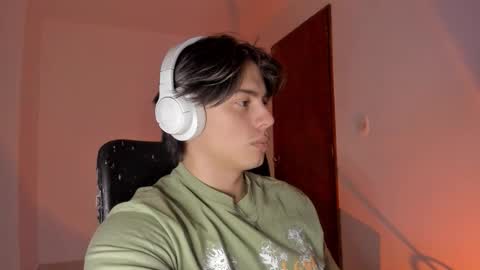 Snapshot of gio_russo chatting on November 25, 2025, 10:54 pm GioRusso online show from November 25, 2025, 10:54 pm