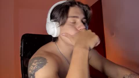 Snapshot of gio_russo chatting on December 17, 2025, 12:49 am GioRusso online show from December 17, 2025, 12:49 am