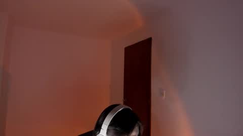 Snapshot of gio_russo chatting on December 17, 2025, 10:27 pm GioRusso online show from December 17, 2025, 10:27 pm