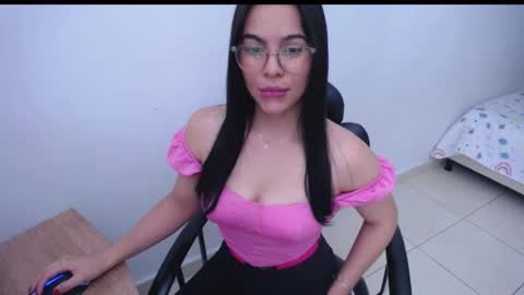 GIO RIVERA online show from December 3, 2024, 2:03 am