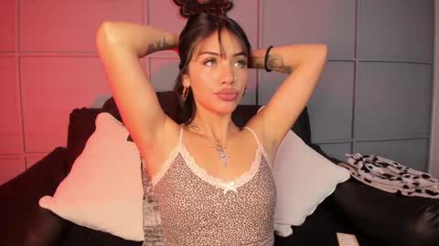 Snapshot of giovanna_oliveira chatting on January 17, 2025, 5:21 am Giovanna online show from January 17, 2025, 5:21 am