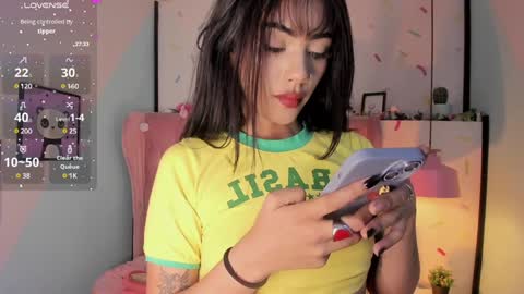Snapshot of giovanna_oliveira chatting on February 9, 2025, 4:25 am Giovanna online show from February 9, 2025, 4:25 am
