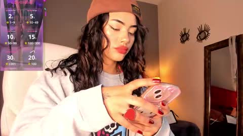 Snapshot of giovanna_oliveira chatting on October 8, 2025, 4:43 am Giovanna online show from October 8, 2025, 4:43 am