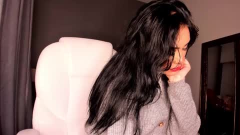 Giovanna  online show from November 17, 2025, 5:35 am