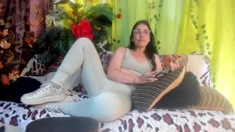 Snapshot of girasol_walton chatting on May 31, 2026, 6:09 pm Girasol Walton online show from May 31, 2026, 6:09 pm