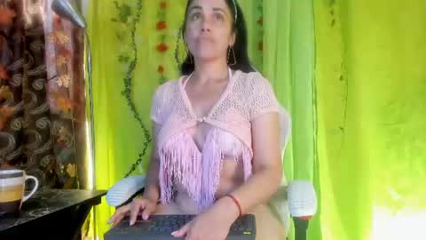 Snapshot of girasol_walton chatting on June 16, 2026, 1:47 pm Girasol Walton online show from June 16, 2026, 1:47 pm